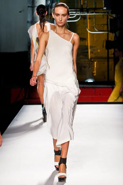 Look 30
